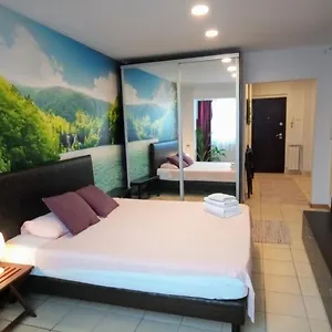  Apartment Cozy Downtown Oasis Romania